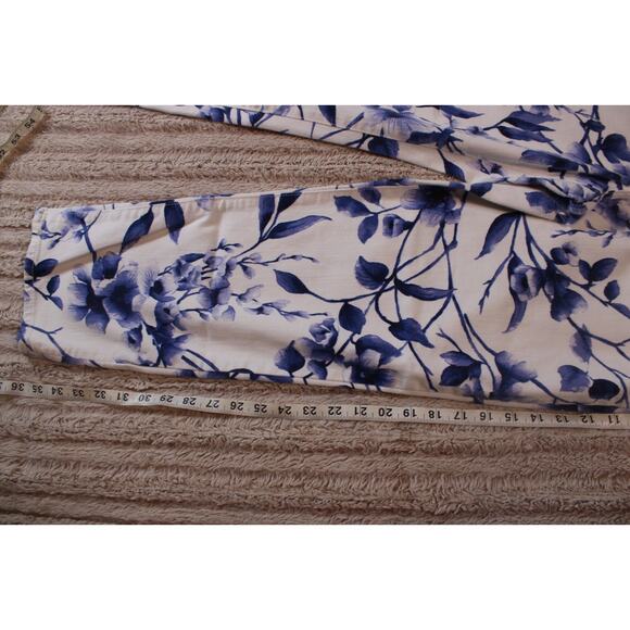 CHICOS SO SLIMMING Girlfriend Crop blue White Floral Stretch Cotton Pants 2 - Picture 3 of 14